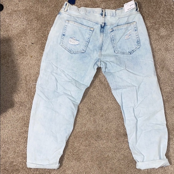 light wash cropped boyfriend jeans - Picture 2 of 2